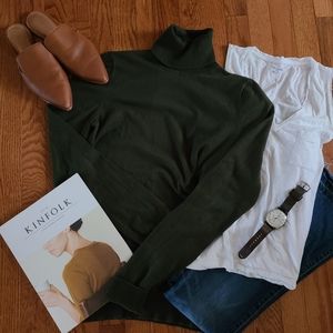 Gap turtle neck sweater